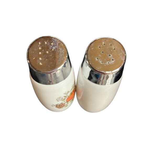 Vintage Corning Spice of Life Milk Glass Salt Pepper Shakers Le Poivre Saliere - Picture 2 of 3